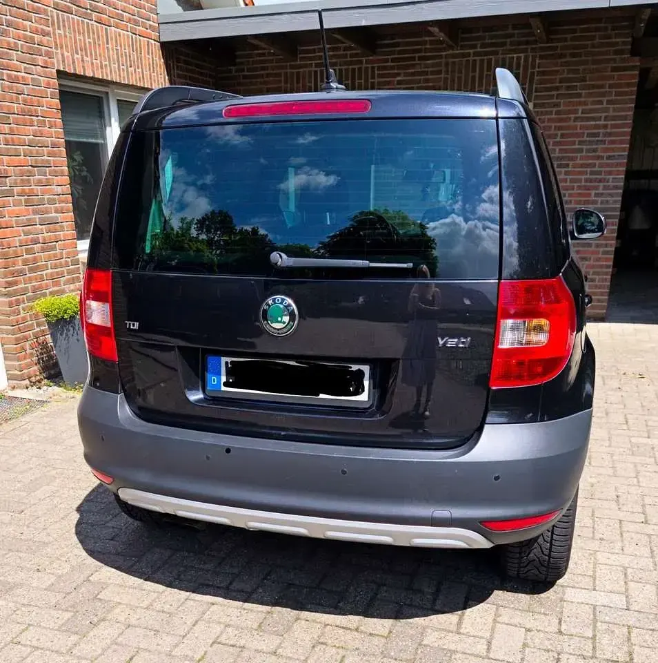 Gebraucht Skoda Yeti Family 110 PS (80 kW) 2011 Schwarz SUV