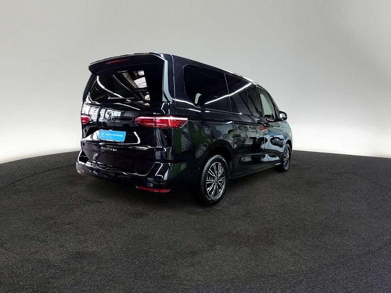 Gebraucht VW Multivan Life 150 PS (110 kW) 2025 Deep black perleffekt Van