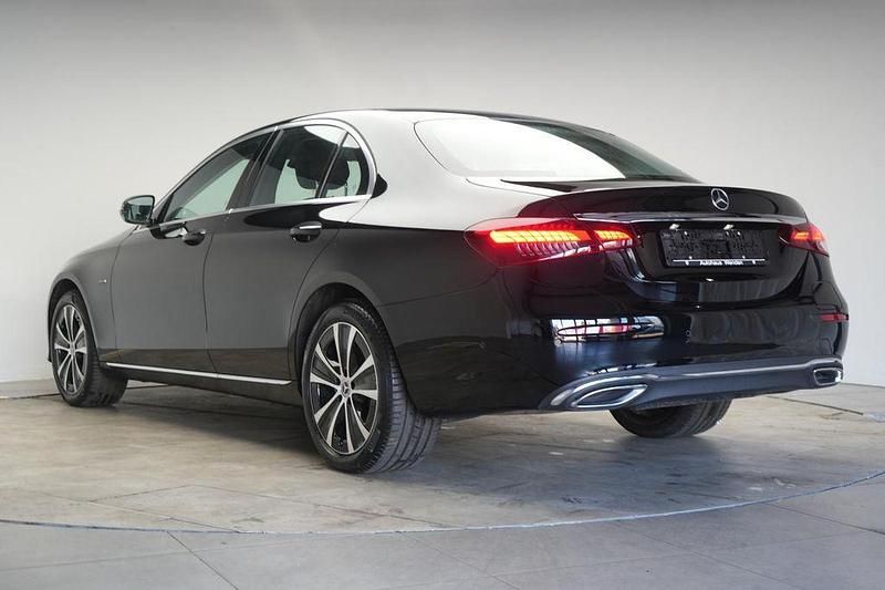 Gebraucht Mercedes E300 Exclusive 194 PS (142 kW) 2022 Schwarz Limousine