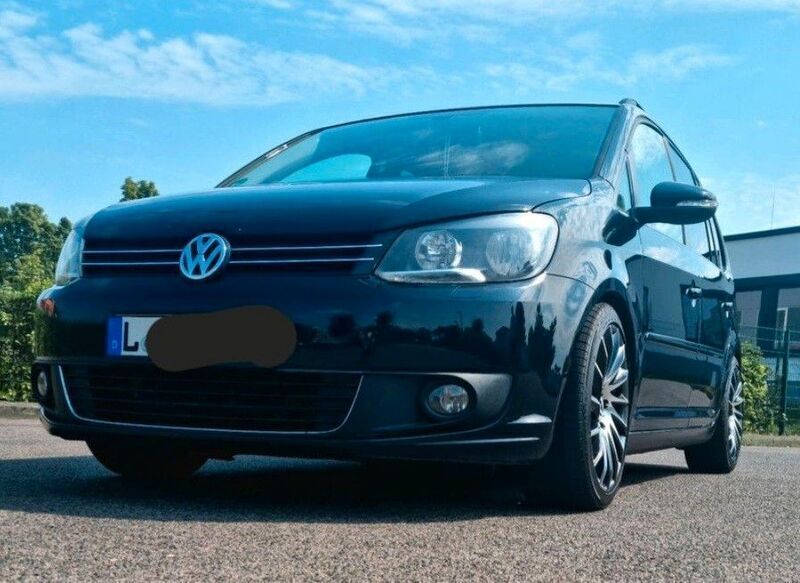 Schwarz Gebraucht 2011 VW Touran Style Van / Kleinbus | 5.350 € (Guter Preis) - Bild 1/4