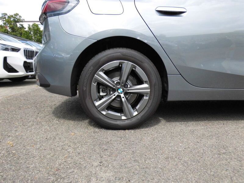 Gebraucht BMW 220 Active Tourer 170 PS (125 kW) 2024 Grau Van / Kleinbus
