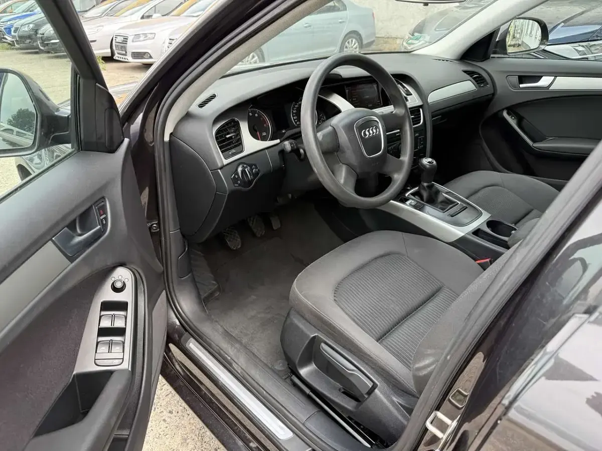 Gebraucht Audi A4 Attraction 160 PS (117 kW) 2008 Lavagrau perleffekt Kombi