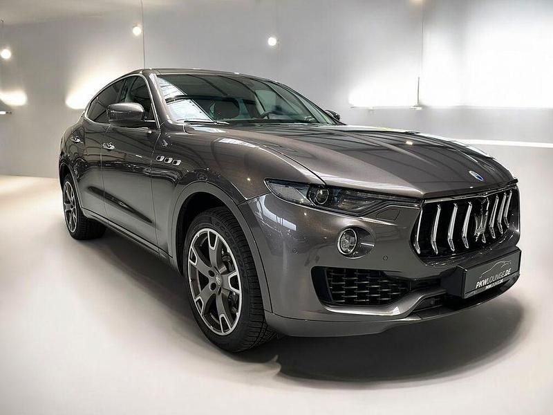 Grau Gebraucht 2016 Maserati Levante SUV | 31.490 € (Fairer Preis) - Bild 1/4