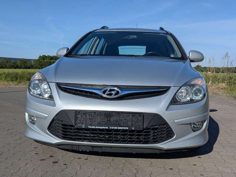 Continental silver Gebraucht 2011 Hyundai i30 Classic Kombi | 3.490 € (Fairer Preis) - Bild 1/4
