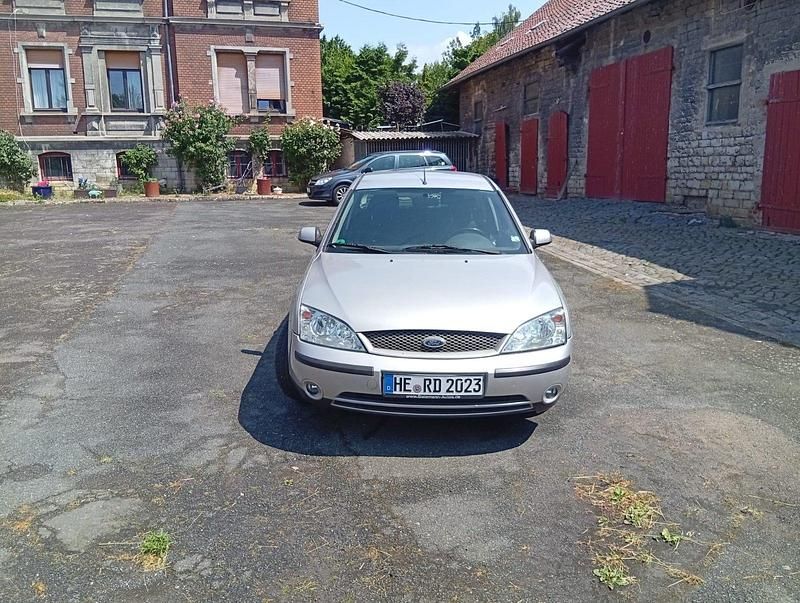 Grau Gebraucht 2001 Ford Mondeo Limousine | 500 € (Superpreis) - Bild 1/4