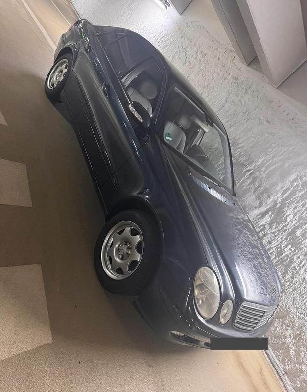 Gebraucht 2003 Mercedes E240 Limousine | 2.000 € (Fairer Preis) - Bild 1/4