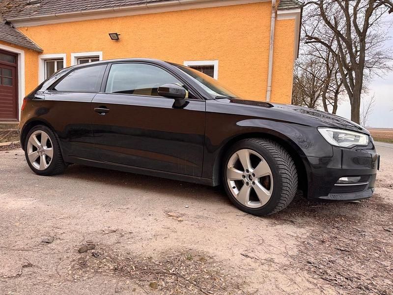 Gebraucht Audi A3 Ambition 110 PS (80 kW) 2014 Schwarz Limousine