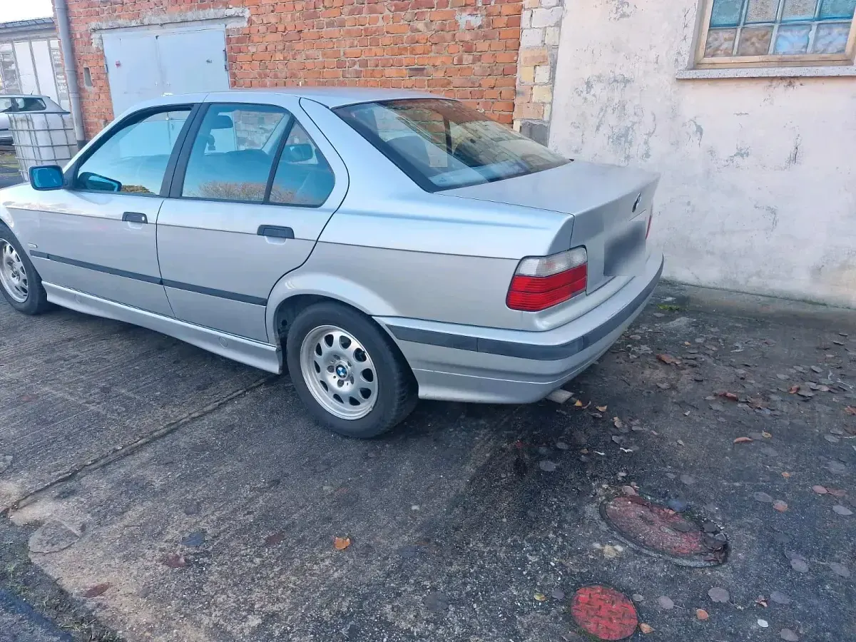 Gebraucht BMW 316 101 PS (74 kW) 1998 Silber Limousine