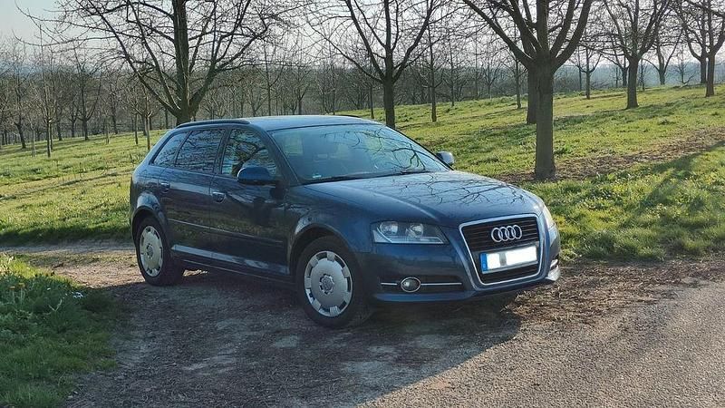 Gebraucht Audi A3 Ambiente 140 PS (102 kW) 2011 Blau Kleinwagen