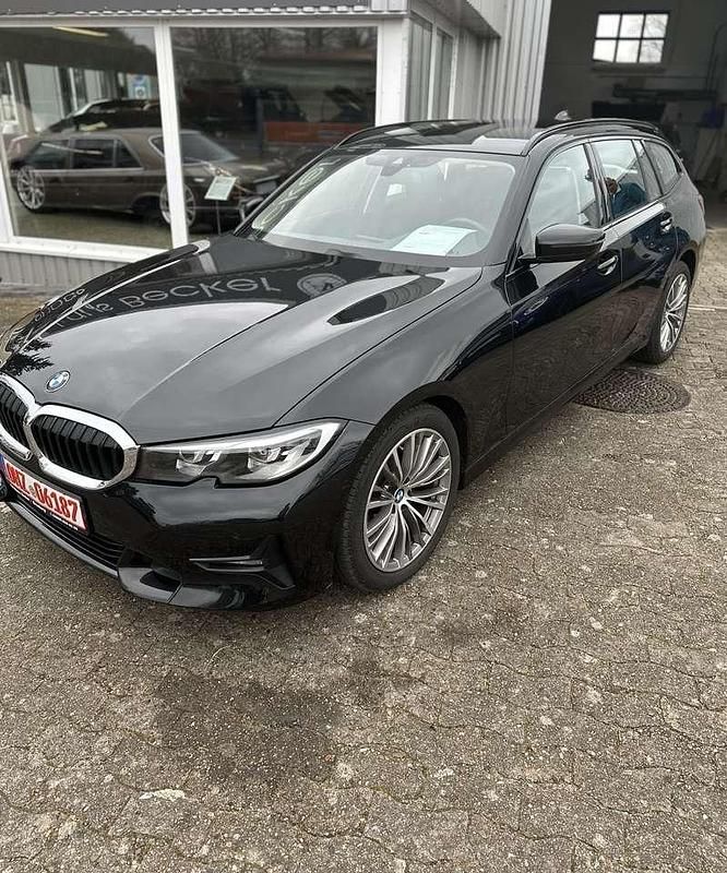 Schwarz Gebraucht 2019 BMW 318 Sport Line Kombi | 21.800 € (Fairer Preis) - Bild 1/1