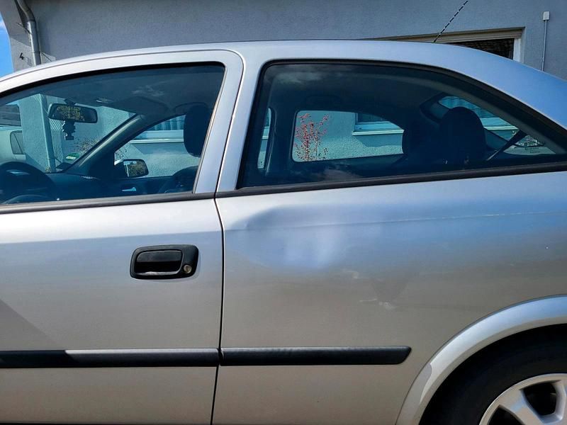 Gebraucht Opel Astra 84 PS (61 kW) 2002 Silber Coupé