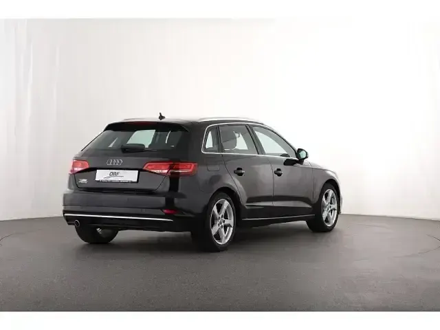 Gebraucht Audi A3 Sport 116 PS (85 kW) 2020 Andere Limousine