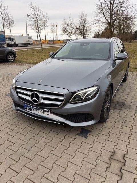 Gebraucht Mercedes E220 264 PS (194 kW) 2018 Grau Limousine