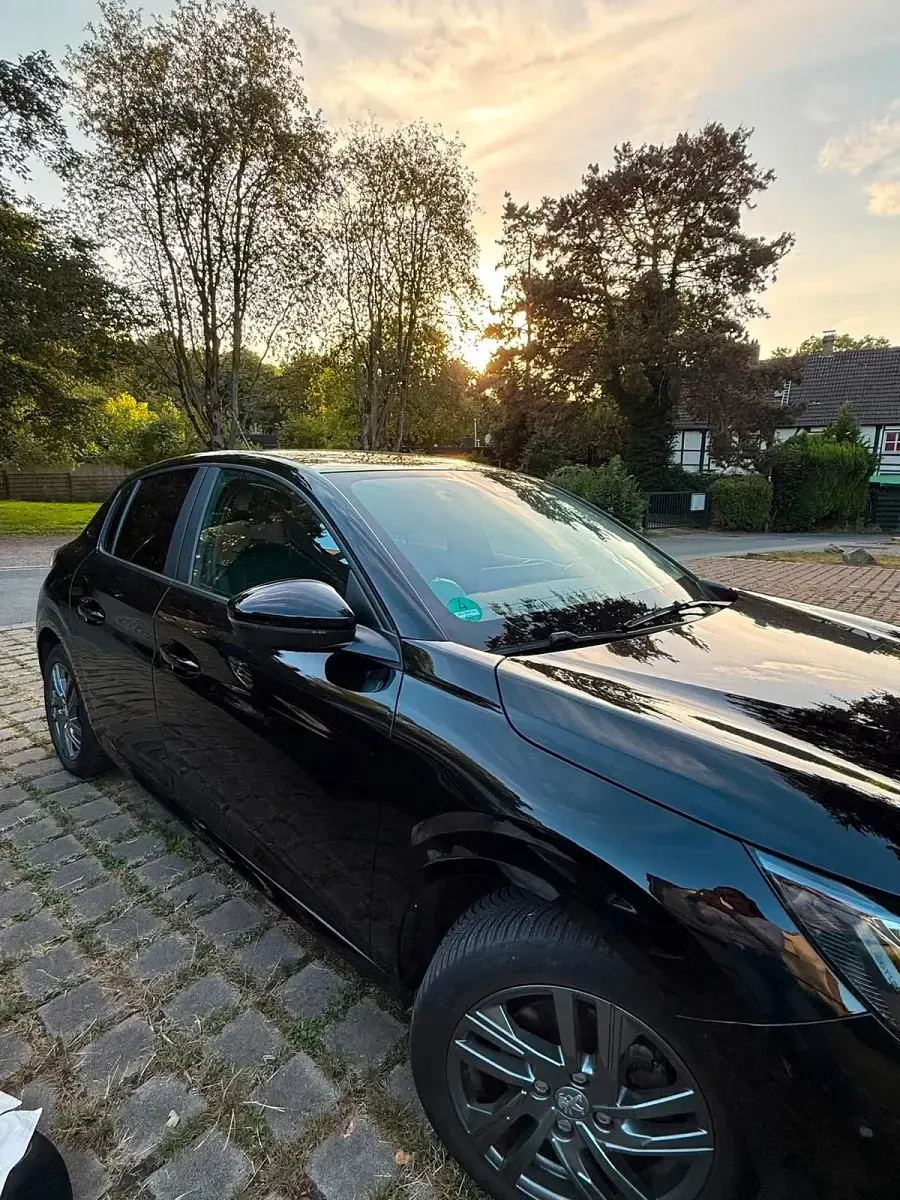 Gebraucht Peugeot 208 Active 101 PS (74 kW) 2022 Schwarz Kleinwagen
