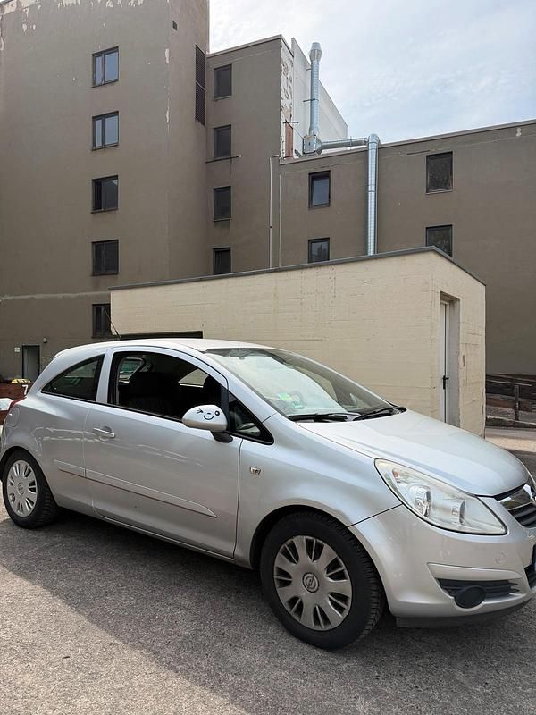 Second-hand Opel Corsa 60 CP (44 kW) 2007 Argintiu Hatchback