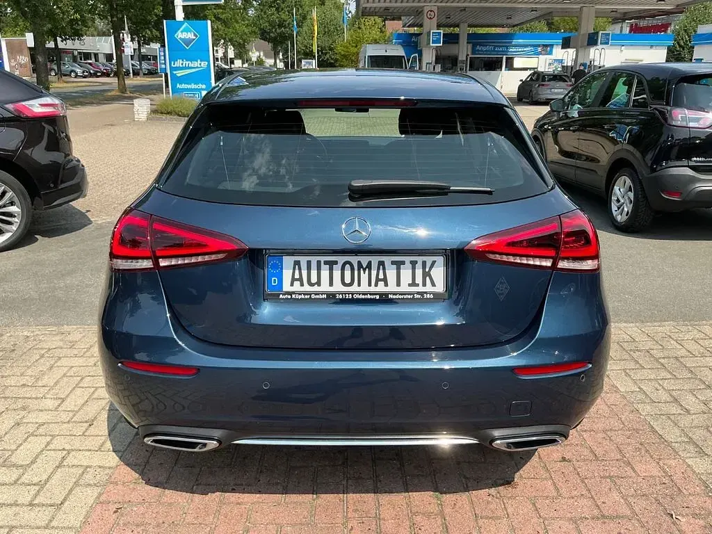 Gebraucht Mercedes A200 163 PS (119 kW) 2019 Blau Limousine
