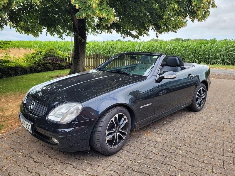 Schwarz Gebraucht 2002 Mercedes SLK200 Cabrio | 9.900 € - Bild 1/4