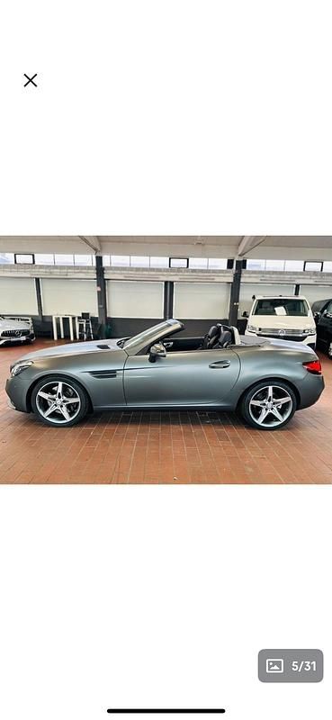 Grau Gebraucht 2016 Mercedes SLC180 AMG Cabrio | 21.900 € (Fairer Preis) - Bild 1/4