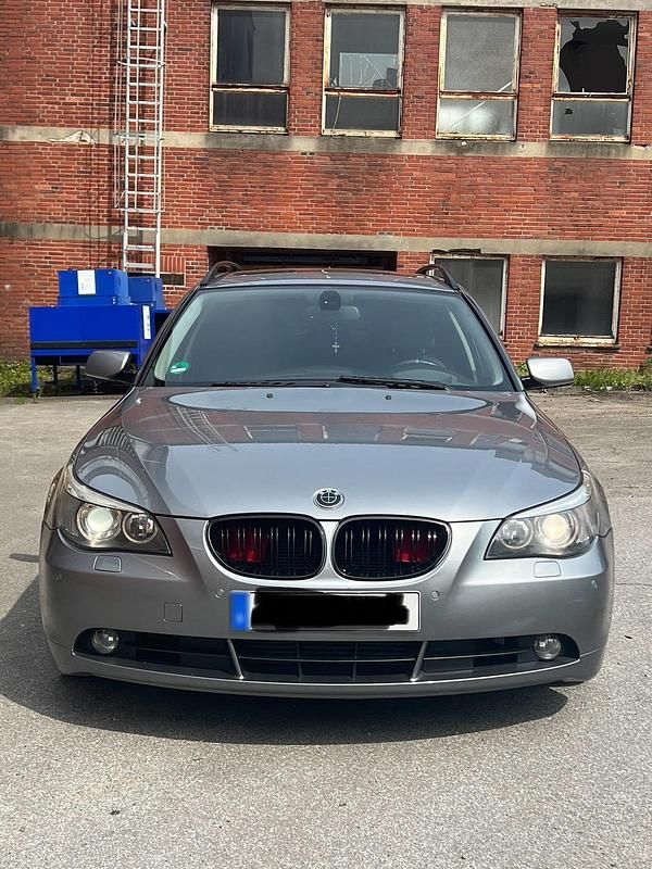Gebraucht BMW 525 258 PS (189 kW) 2005 Grau Kombi