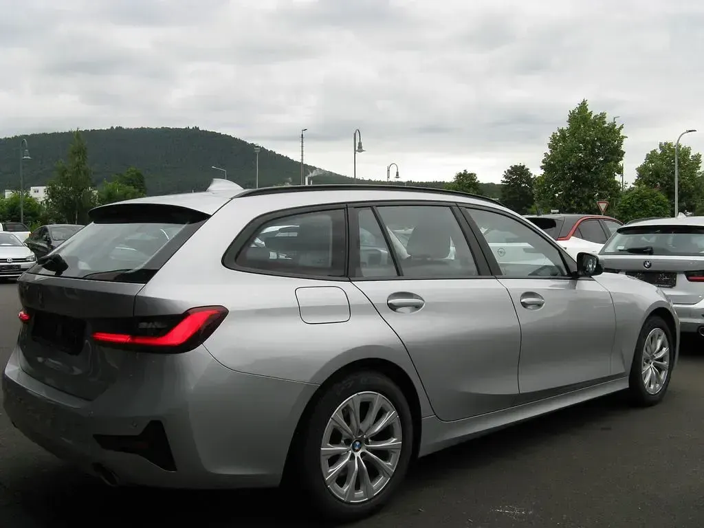Używany BMW 320 190 KM (139 kW) 2020 Srebrny Kombi