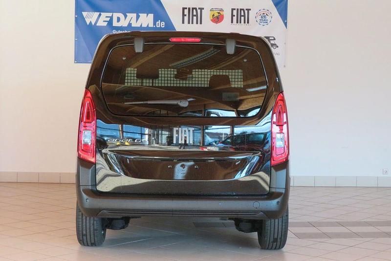 Neu Fiat Doblò 102 PS (75 kW) 2025 Cinema schwarz Van / Kleinbus