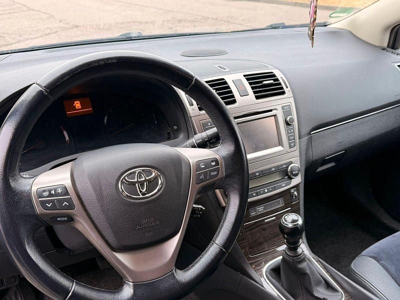 Gebraucht Toyota Avensis Executive 177 PS (130 kW) 2013 Schwarz Kombi