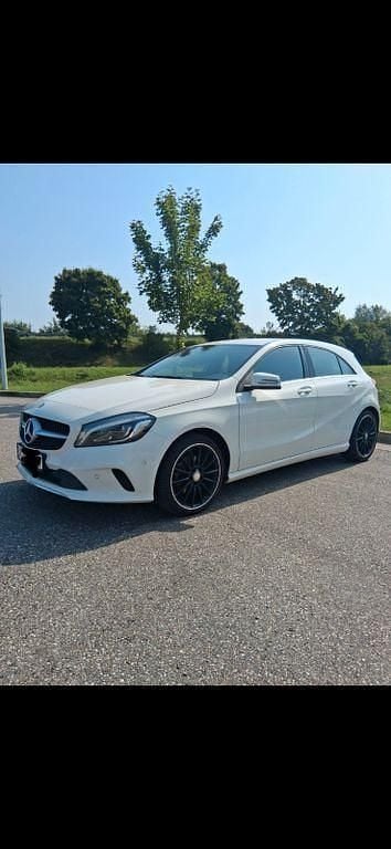 Weiß Gebraucht 2016 Mercedes A160 Style Limousine | 14.990 € (Fairer Preis) - Bild 1/4