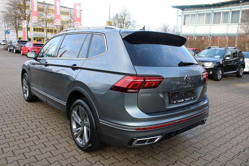 Gebraucht VW Tiguan Allspace R-line 200 PS (147 kW) 2023 Grau SUV