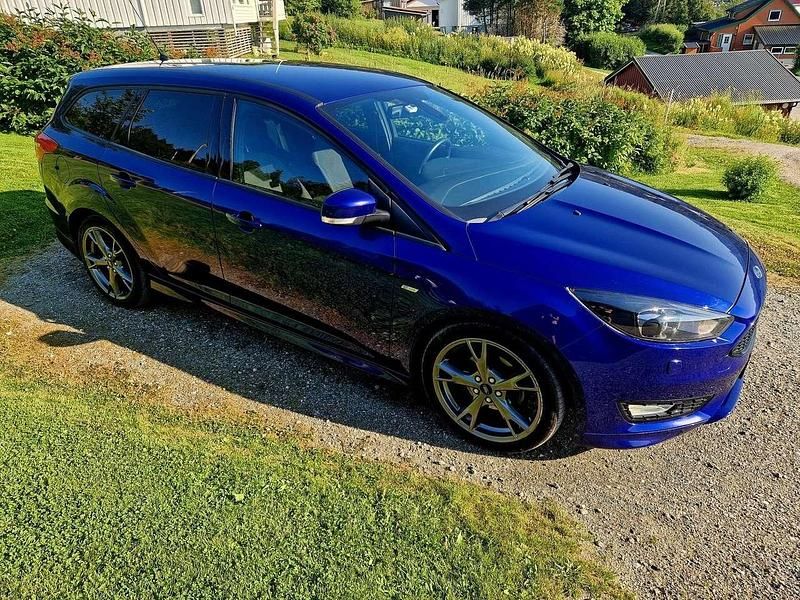 Gebraucht Ford Focus ST-Line 125 PS (91 kW) 2016 Blau Kombi
