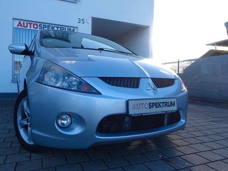 Silber Gebraucht 2006 Mitsubishi Grandis Intense Van / Kleinbus | 3.490 € (Etwas zu teuer) - Bild 1/4