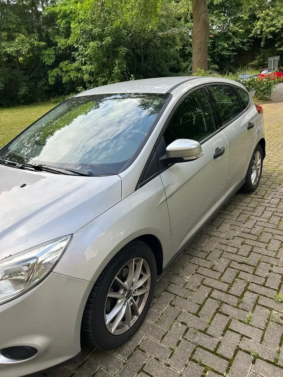 Gebraucht Ford Focus 105 PS (77 kW) 2014 Grau Limousine