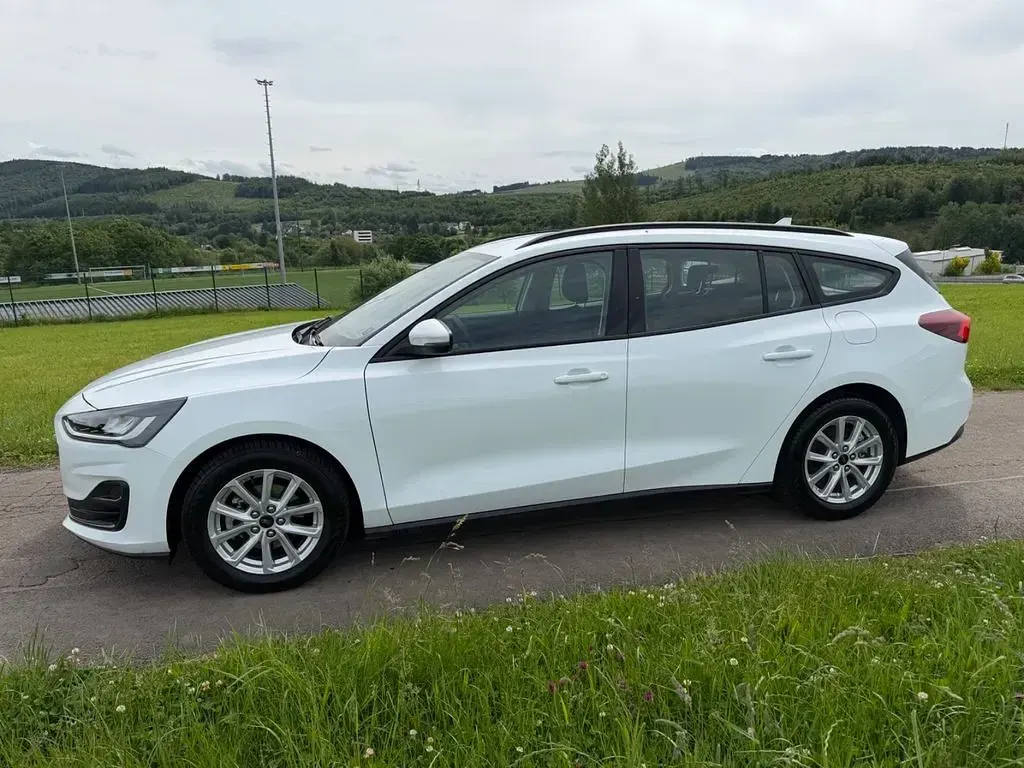 Gebraucht Ford Focus Cool & Connect 120 PS (88 kW) 2023 Weiß Limousine