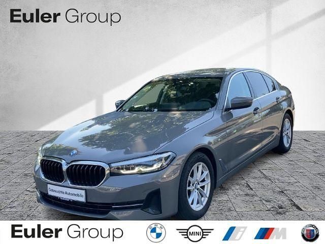 Grau Gebraucht 2022 BMW 520 Limousine | 30.666 € (Guter Preis) - Bild 1/4