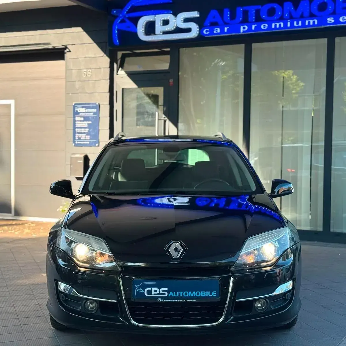 Gebraucht Renault Laguna III GT 178 PS (130 kW) 2011 Schwarz Kombi