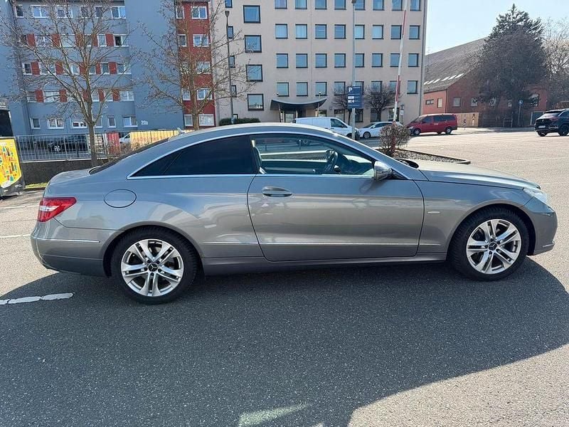 Gebraucht Mercedes E350 231 PS (169 kW) 2009 Silber Coupé