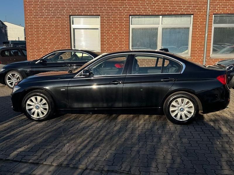 Gebraucht BMW 318 Comfort Edition 143 PS (105 kW) 2014 Schwarz Limousine