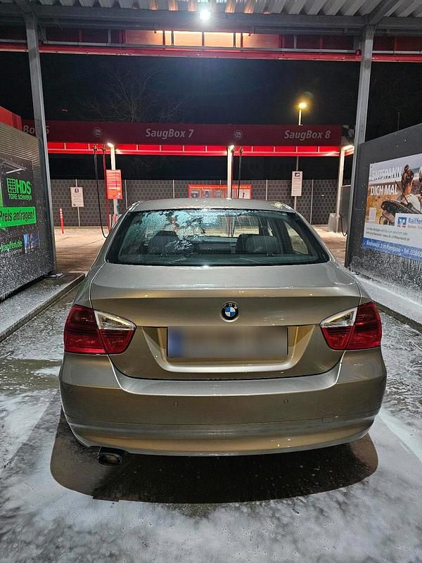 Gebraucht BMW 318 143 PS (105 kW) 2008 Andere farben Limousine