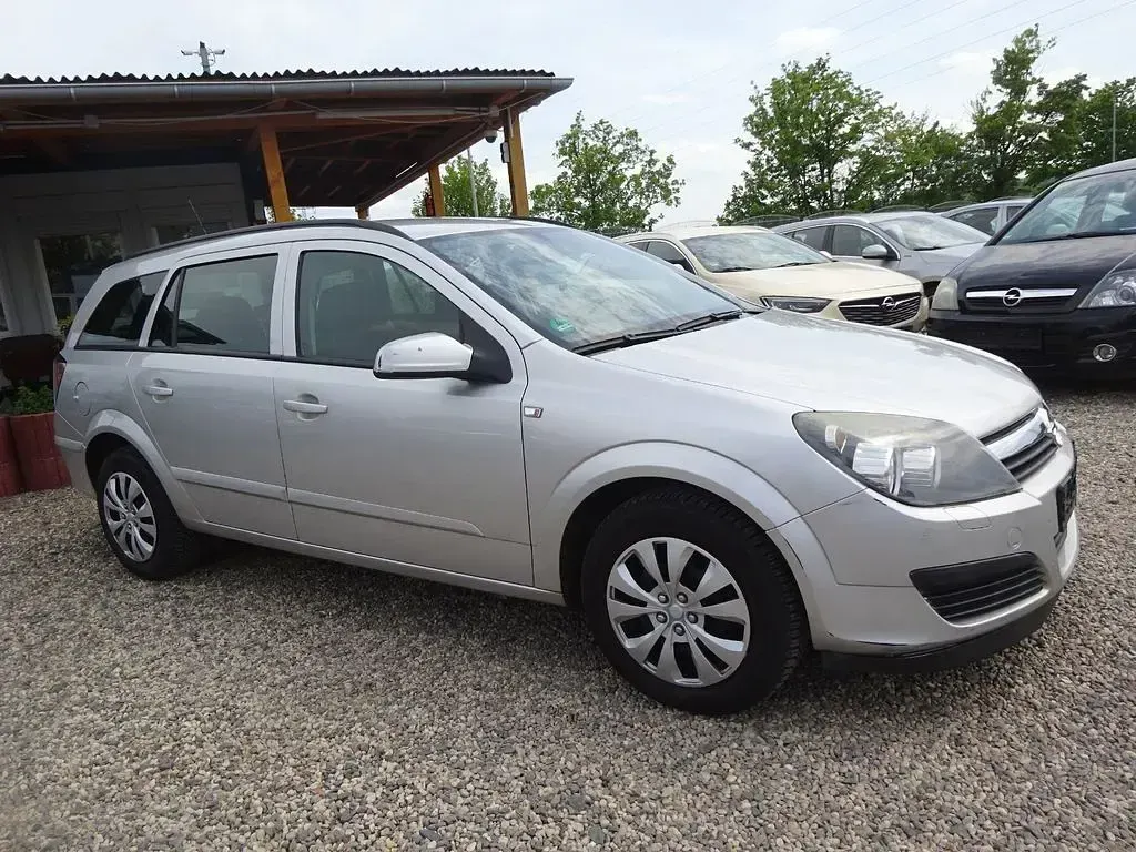 Usata Opel Astra Edition 90 CV (66 kW) 2006 Argento Berlina
