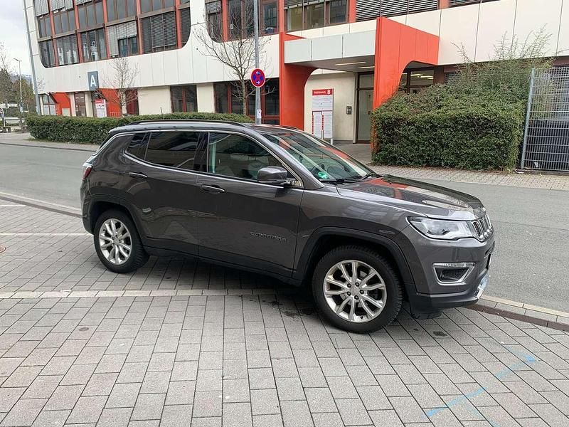 Gebraucht Jeep Compass Limited 150 PS (110 kW) 2021 Grau SUV