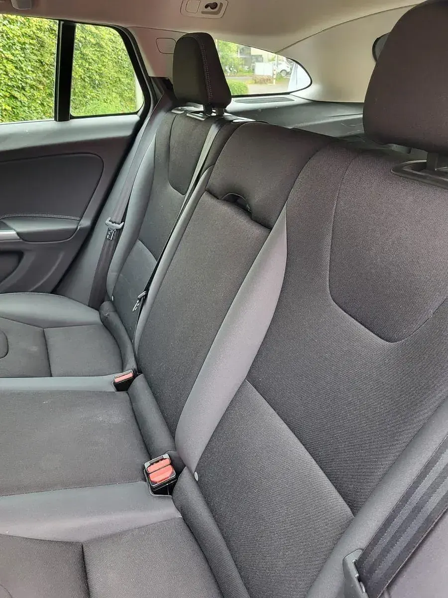 Gebraucht Volvo V60 Momentum 181 PS (133 kW) 2014 Schwarz Kombi