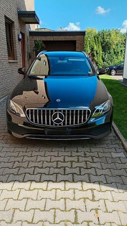 Schwarz Gebraucht 2018 Mercedes E220 Kombi | 25.600 € (Guter Preis) - Bild 1/4