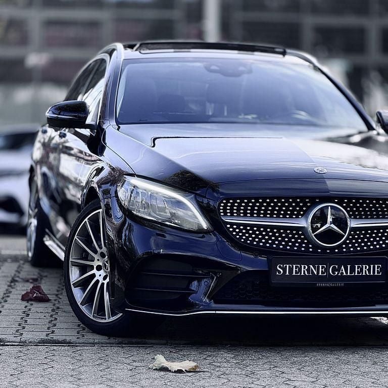Schwarz Gebraucht 2020 Mercedes C300 AMG line Limousine | 31.900 € (Superpreis) - Bild 1/4