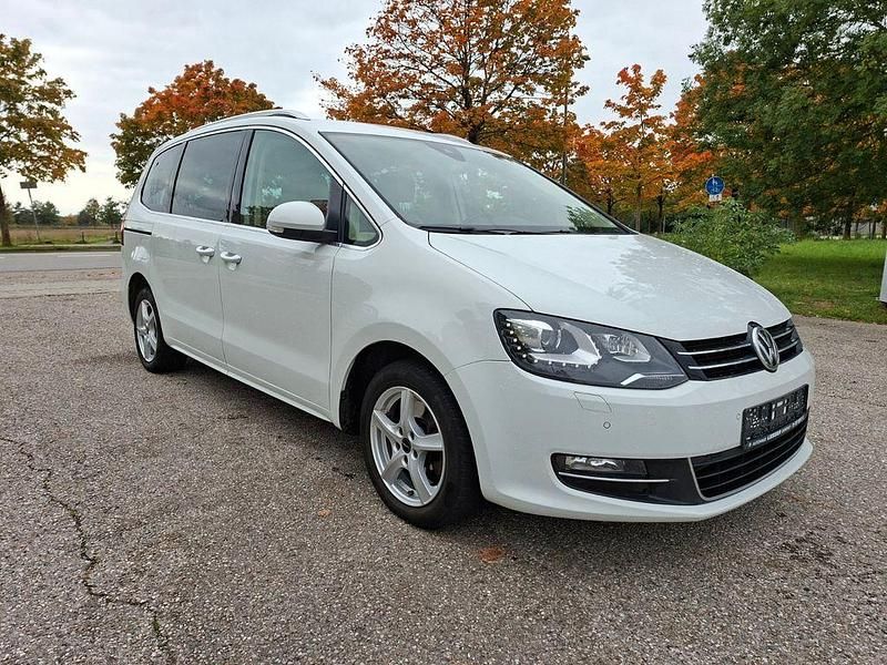 Beige Gebraucht 2019 VW Sharan Highline Van / Kleinbus | 19.990 € (Superpreis) - Bild 1/4