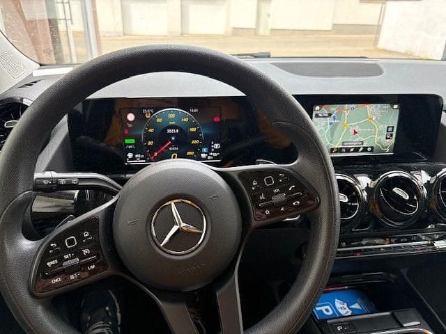 Gebraucht Mercedes B250e 218 PS (160 kW) 2021 Weiß Van / Kleinbus