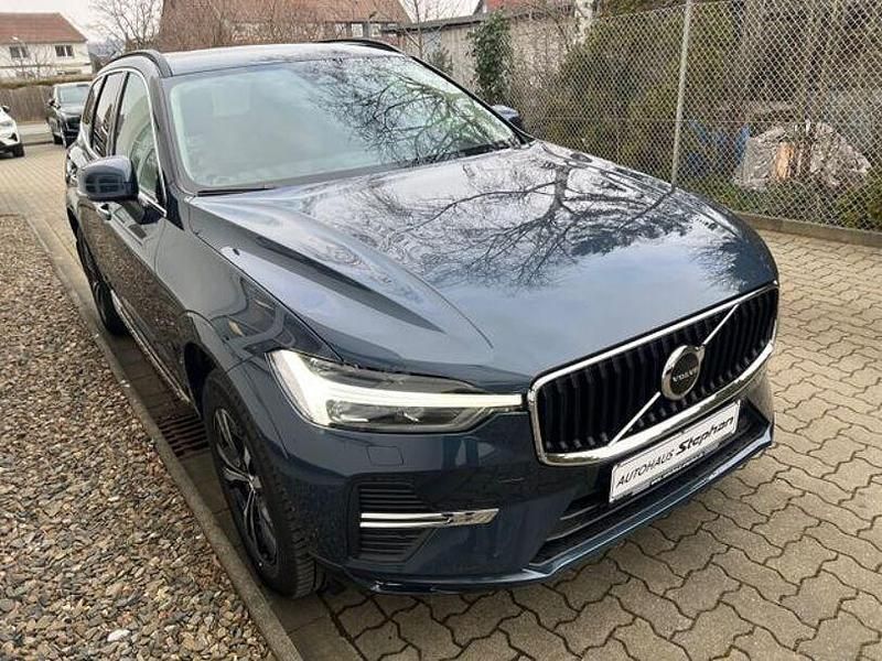 Gebraucht Volvo XC60 Momentum 197 PS (144 kW) 2022 Blau SUV