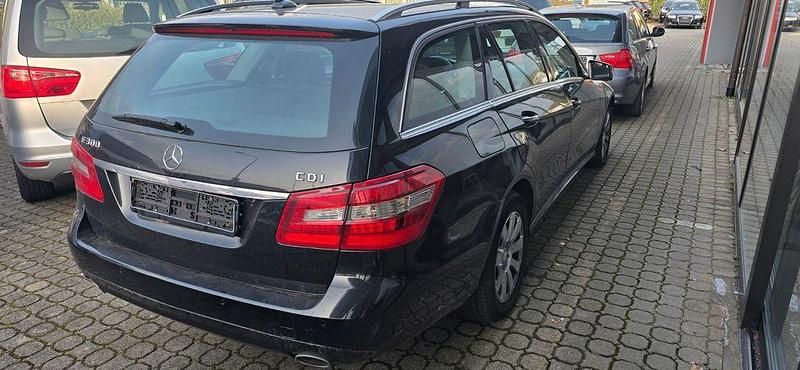 Gebraucht Mercedes E300 231 PS (169 kW) 2012 Schwarz Kombi
