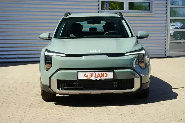 Neu Kia Stonic 101 PS (74 kW) 2025 Grün SUV