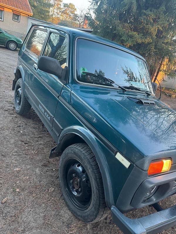Gebraucht Lada niva 82 PS (60 kW) 2010 Grün SUV