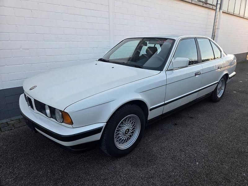 Gebraucht BMW 525 170 PS (125 kW) 1989 Weiß Limousine