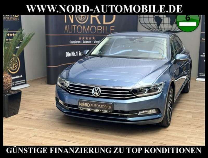 Harvard blue metallic (metallic) Gebraucht 2019 VW Passat Comfortline Limousine | 18.990 € (Superpreis) - Bild 1/3